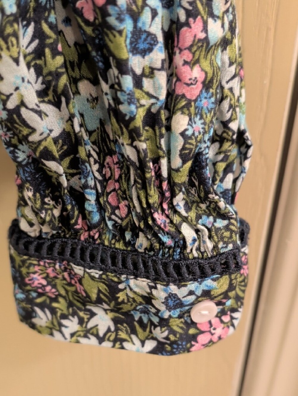 Old Navy Floral Pintuck Cropped Button Down Blouse M Boho - Picture 5 of 10